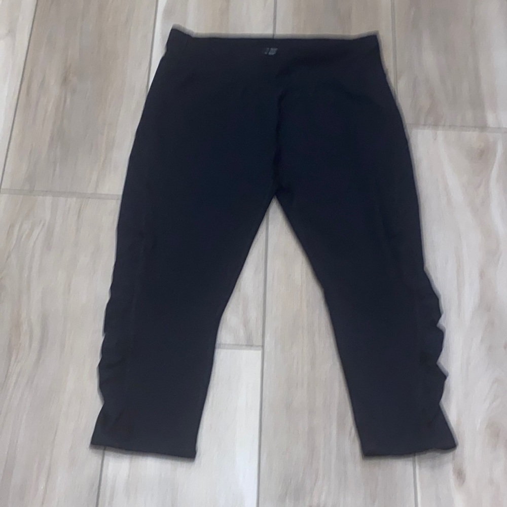 EUC Girls Size 1XL 14/16 Target Brand Capri Leggings Teen Tween Solid Black